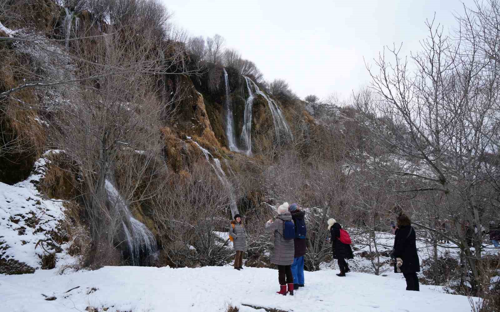 Girlevik Şelalesine her mevsim yoğun ilgi
