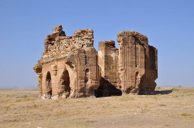 Tarihi Üçayak Kilisesi’ni yapay zeka resmetti