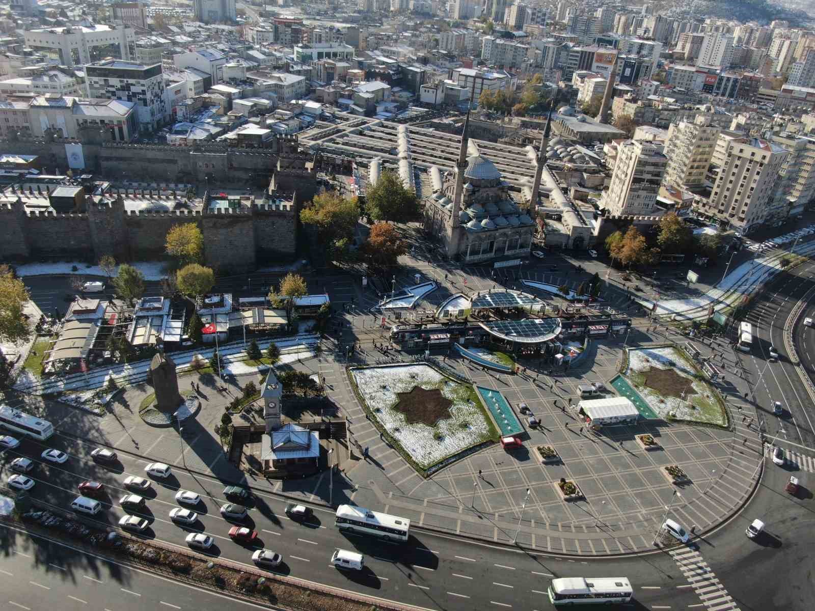 Kayseri’ye Ocak ayında da ’lapa lapa’ kar yok
