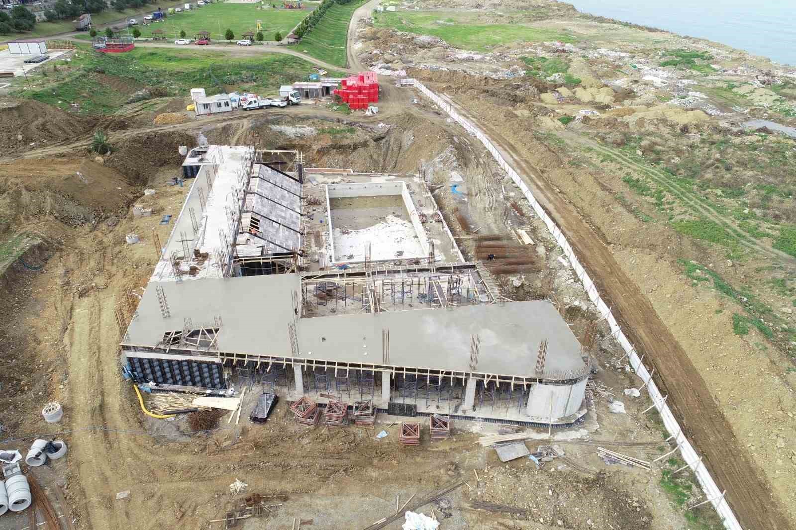 Ak&ccedil;aabat&rsquo;ta yarı olimpik kapalı y&uuml;zme havuzu inşaatı s&uuml;r&uuml;yor
