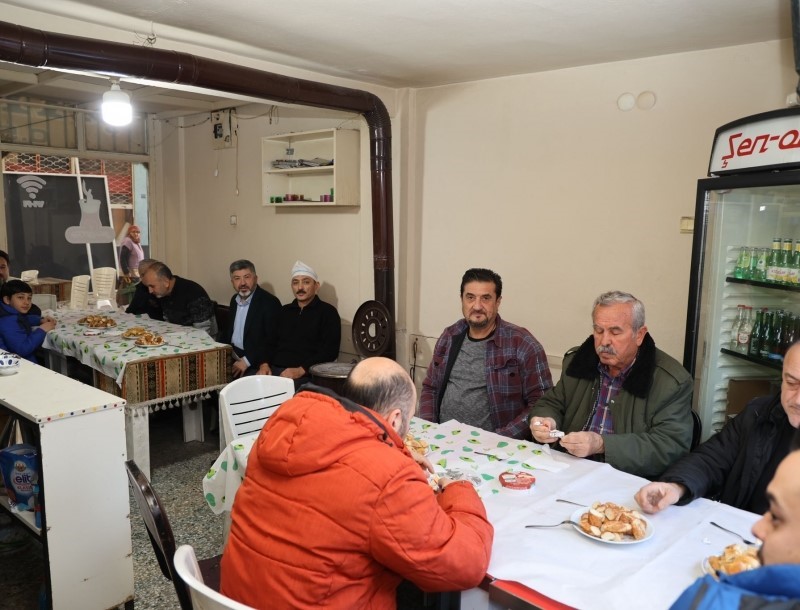 Başkan Ak&ccedil;adurak, esnafla kahvaltı buluşmalarına devam ediyor
