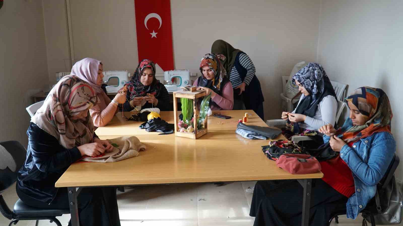 Haliliye’de kadınlar verimli zaman geçiriyor
