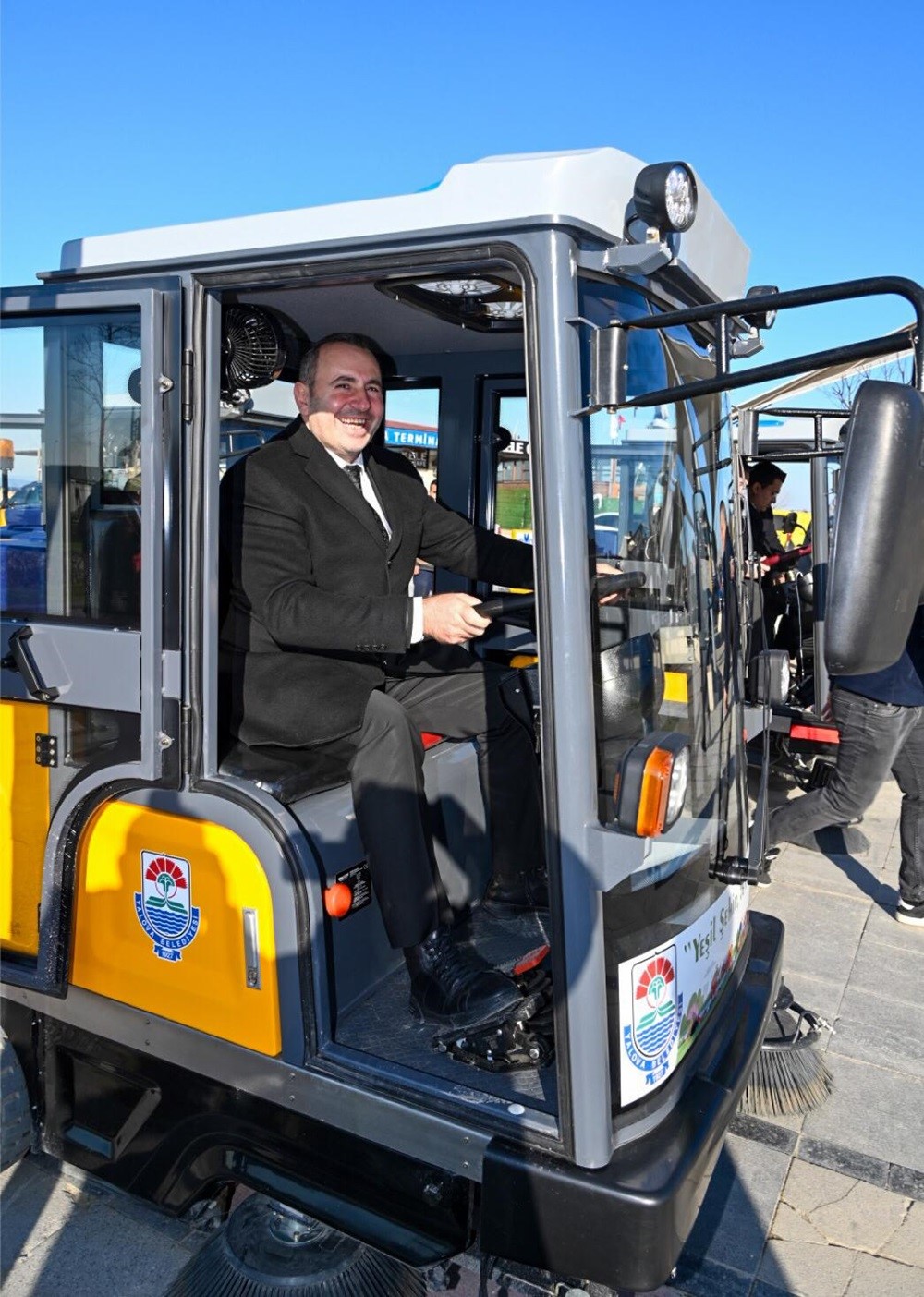 Yalova Belediyesi&rsquo;ne 3 yeni zemin s&uuml;p&uuml;rme makinesi
