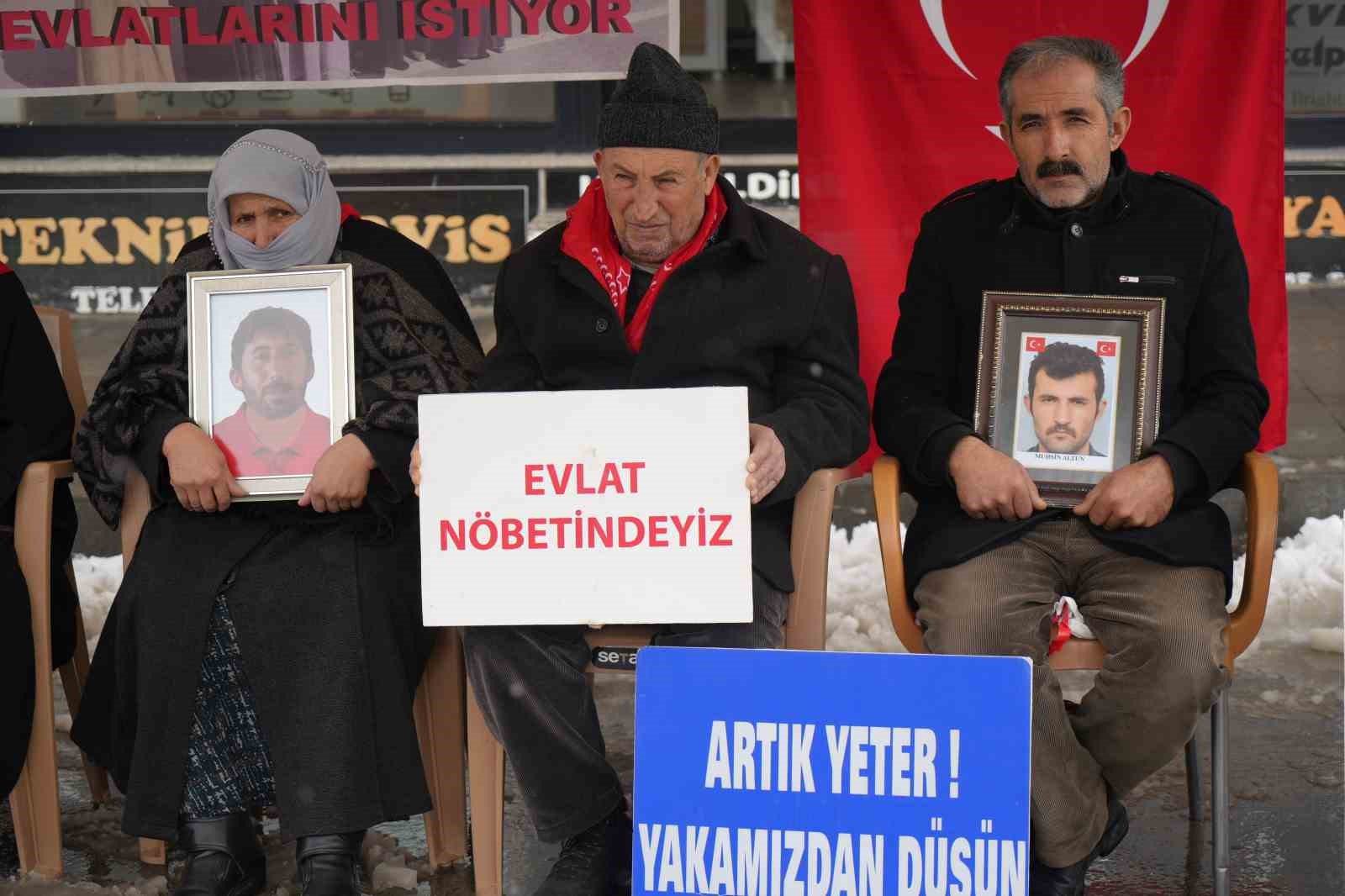 Muşlu annelerin evlat nöbeti devam ediyor
