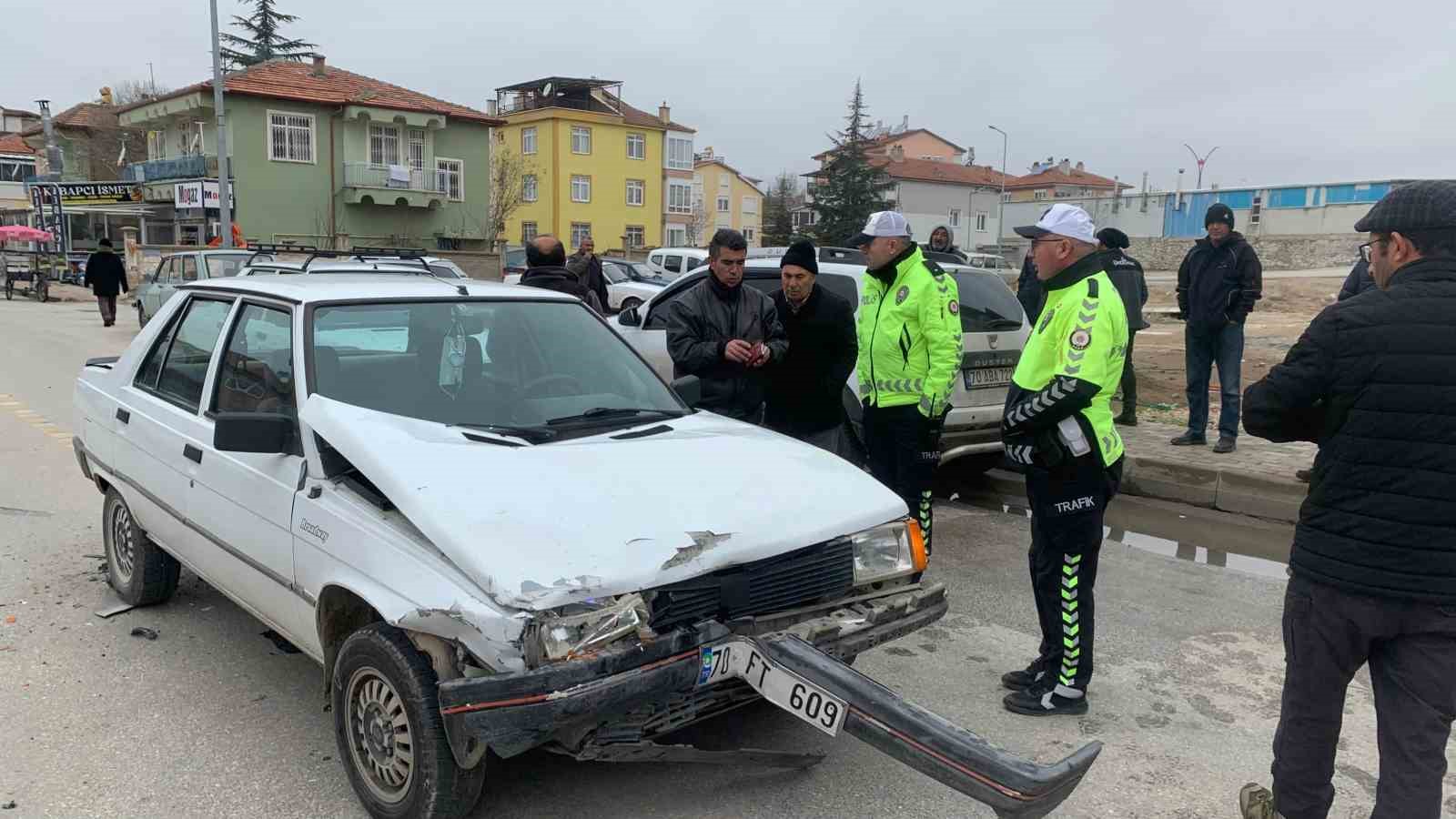 Karaman’da 2 otomobil çarpıştı: 1 yaralı
