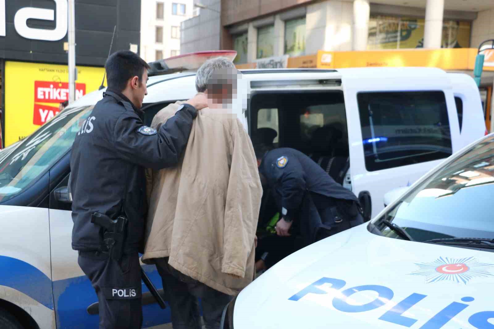 Koyunları &ouml;len adam kendini yakmaya &ccedil;alıştı
