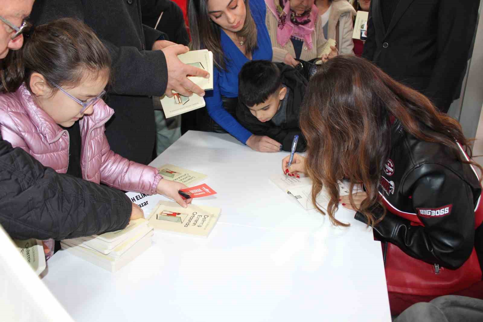 Efeler’de onbeşinci Kitap Kafe açıldı
