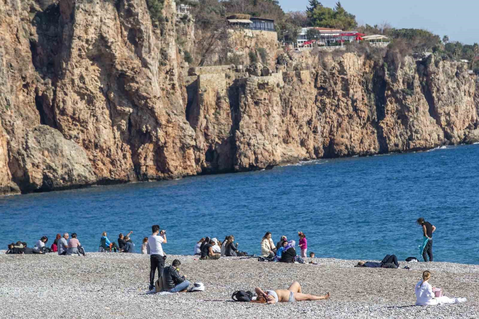 Antalya’dan kış ortasında kıskandıran görüntüler
