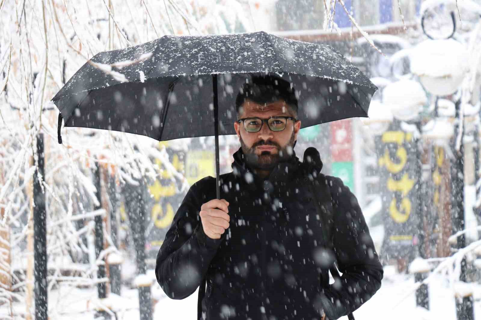 Van’da kar yağışı etkisini artırdı
