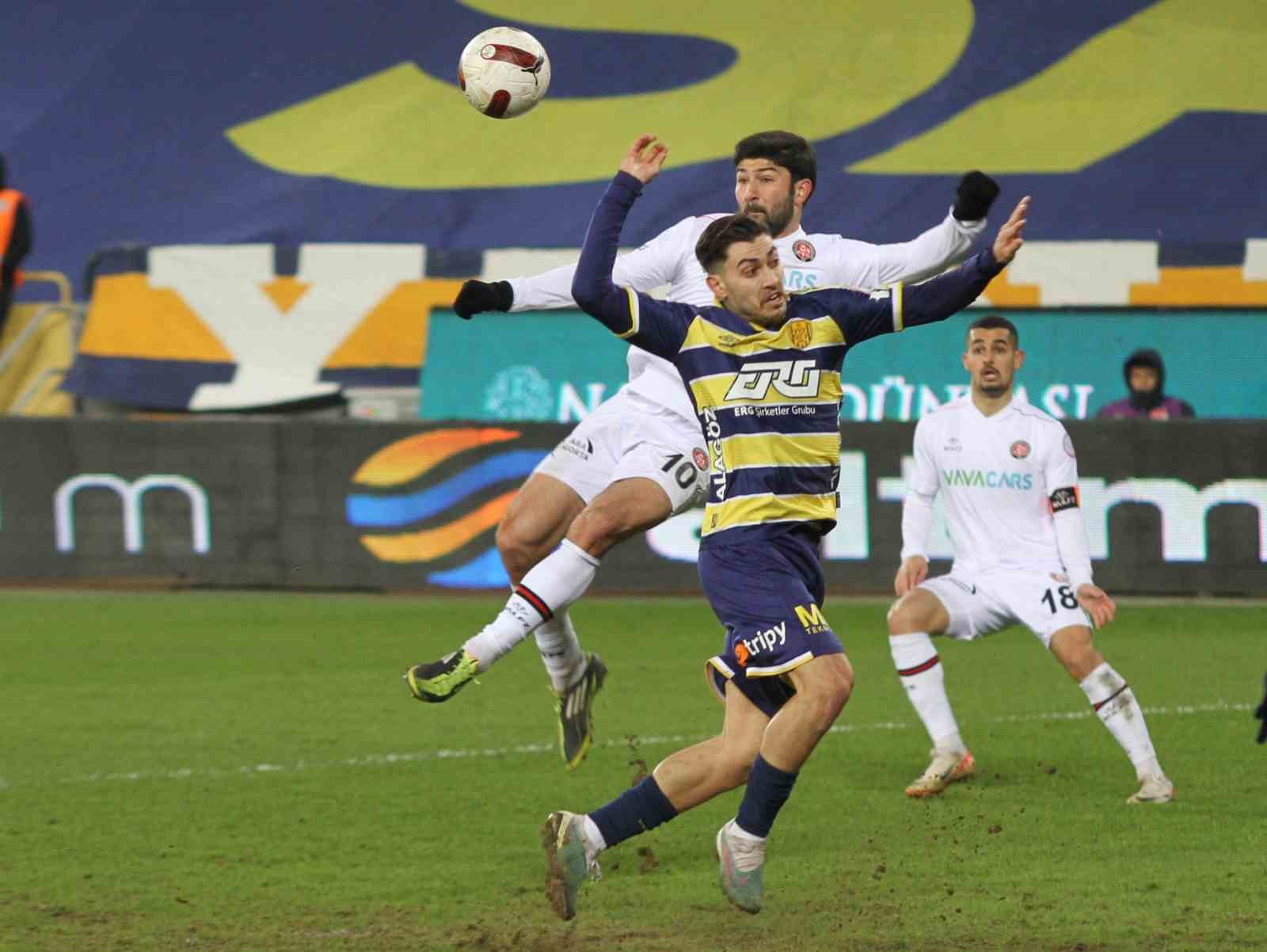 Trendyol S&uuml;per Lig: MKE Ankarag&uuml;c&uuml;: 2 - Fatih Karag&uuml;mr&uuml;k: 0 (Ma&ccedil; sonucu)
