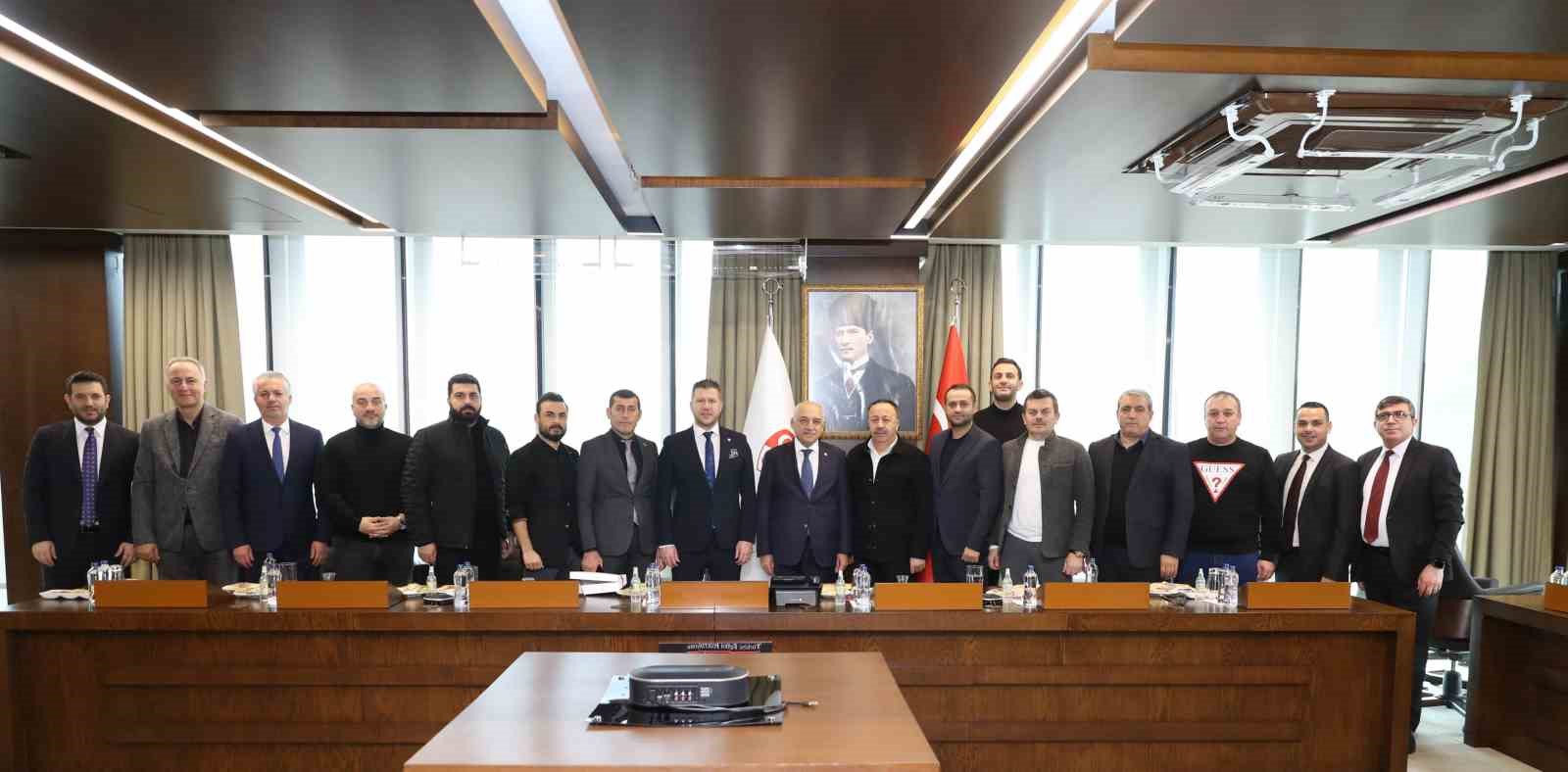 2. ve 3. Lig Kulüpler Birliği’nden Başkan Büyükekşi’ye teşekkür ziyareti
