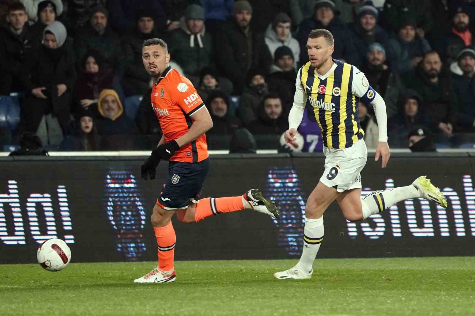 Trendyol Süper Lig: RAMS Başakşehir: 0 - Fenerbahçe: 0 (Maç devam ediyor)
