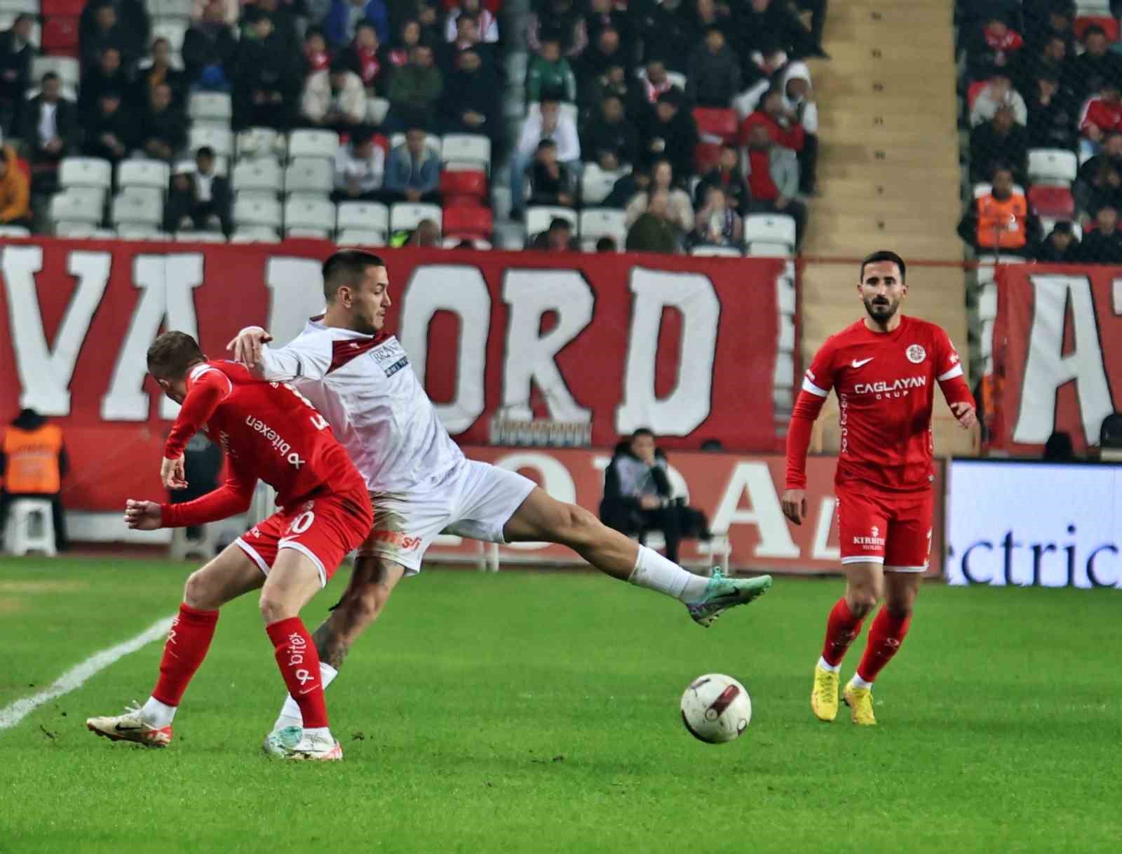 Trendyol Süper Lig: Antalyaspor: 2 - Sivasspor: 1 (Maç sonucu)