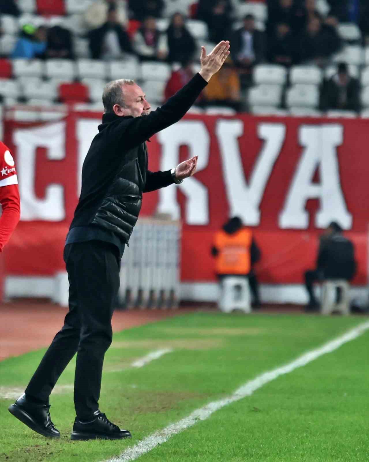 Trendyol Süper Lig: Antalyaspor: 2 - Sivasspor: 1 (Maç sonucu)
