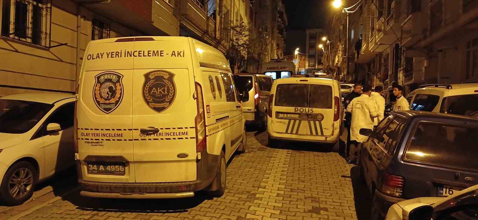Esenyurt’ta eski koca dehşeti: Eski eşini bıçaklayıp intihar etti
