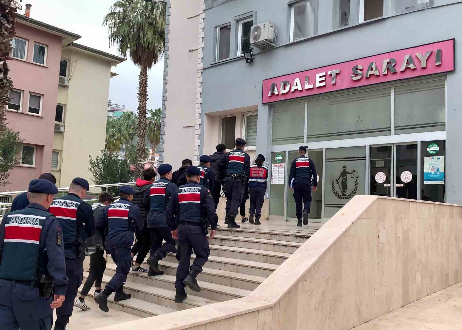 Hırsızlar önce kameraya, sonra jandarmaya yakalandı: 4 tutuklama
