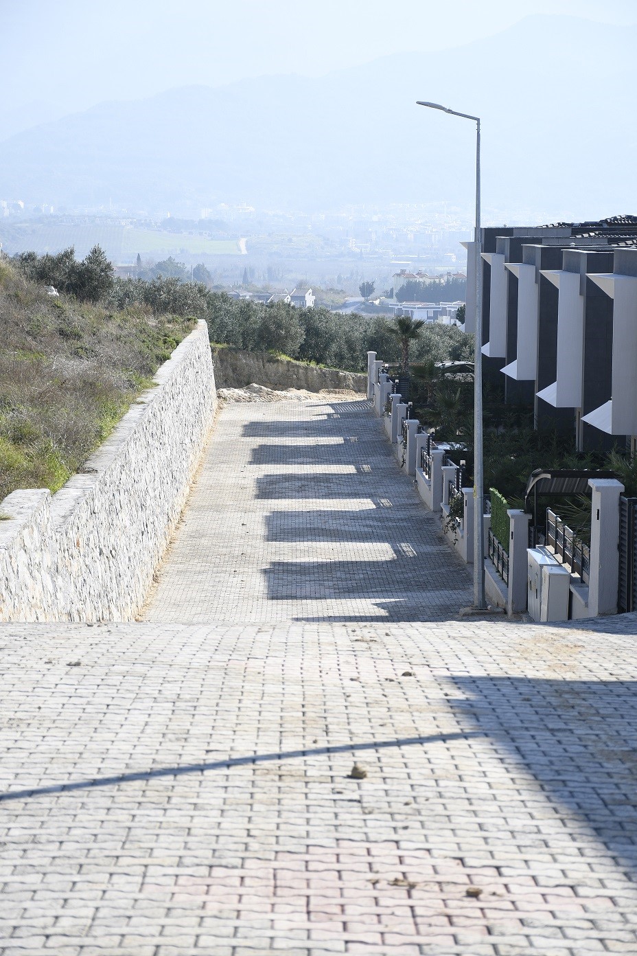 Kuşadası Soğucak Mahallesi yeni yollarına kavuşuyor
