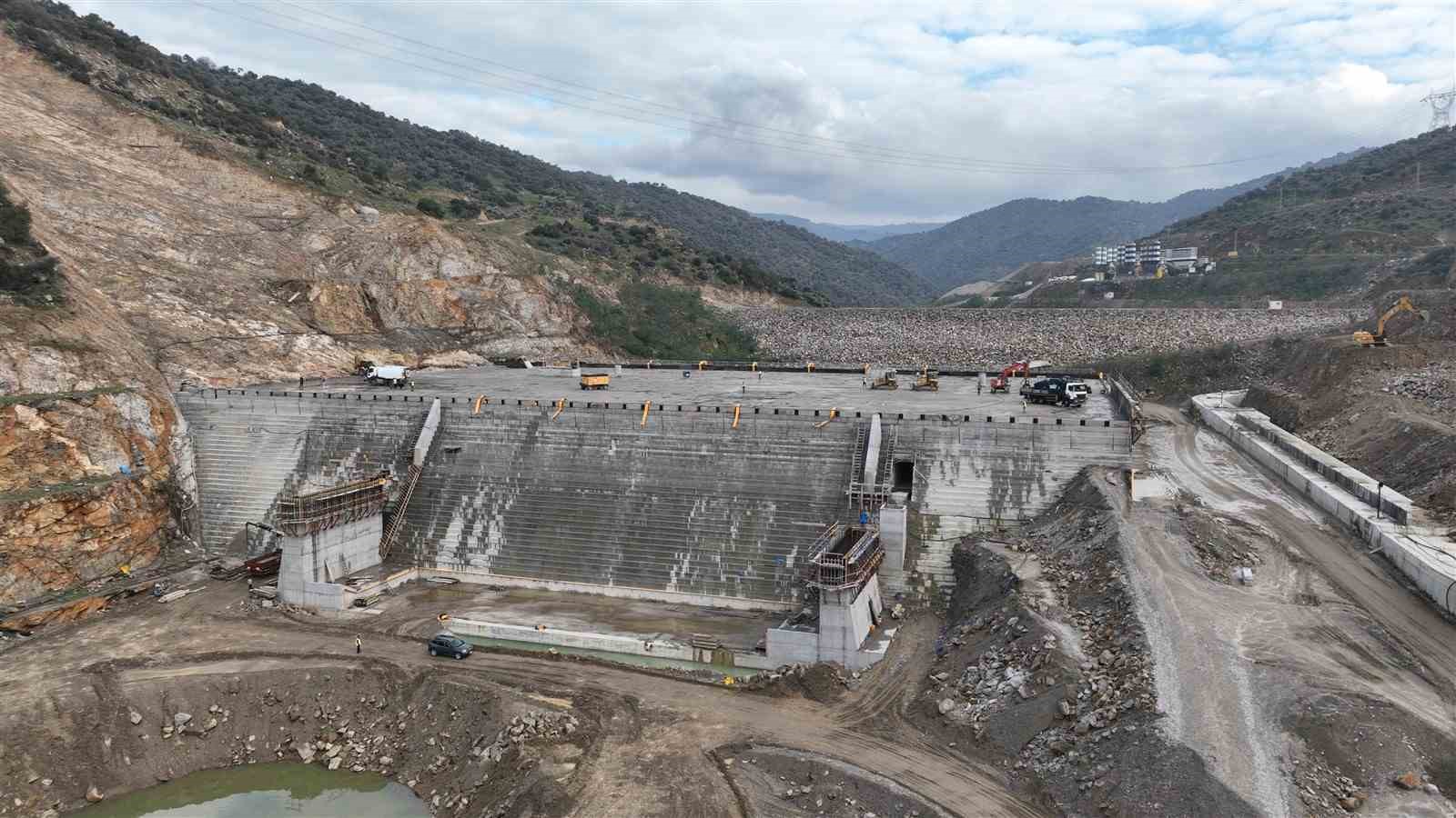 Sarıçay Barajı’nda çalışmalar hız kesmiyor
