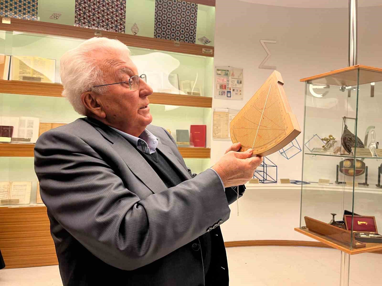 Latin harfleriyle yapılan ilk rubu tahtası Eskişehir’de sergileniyor