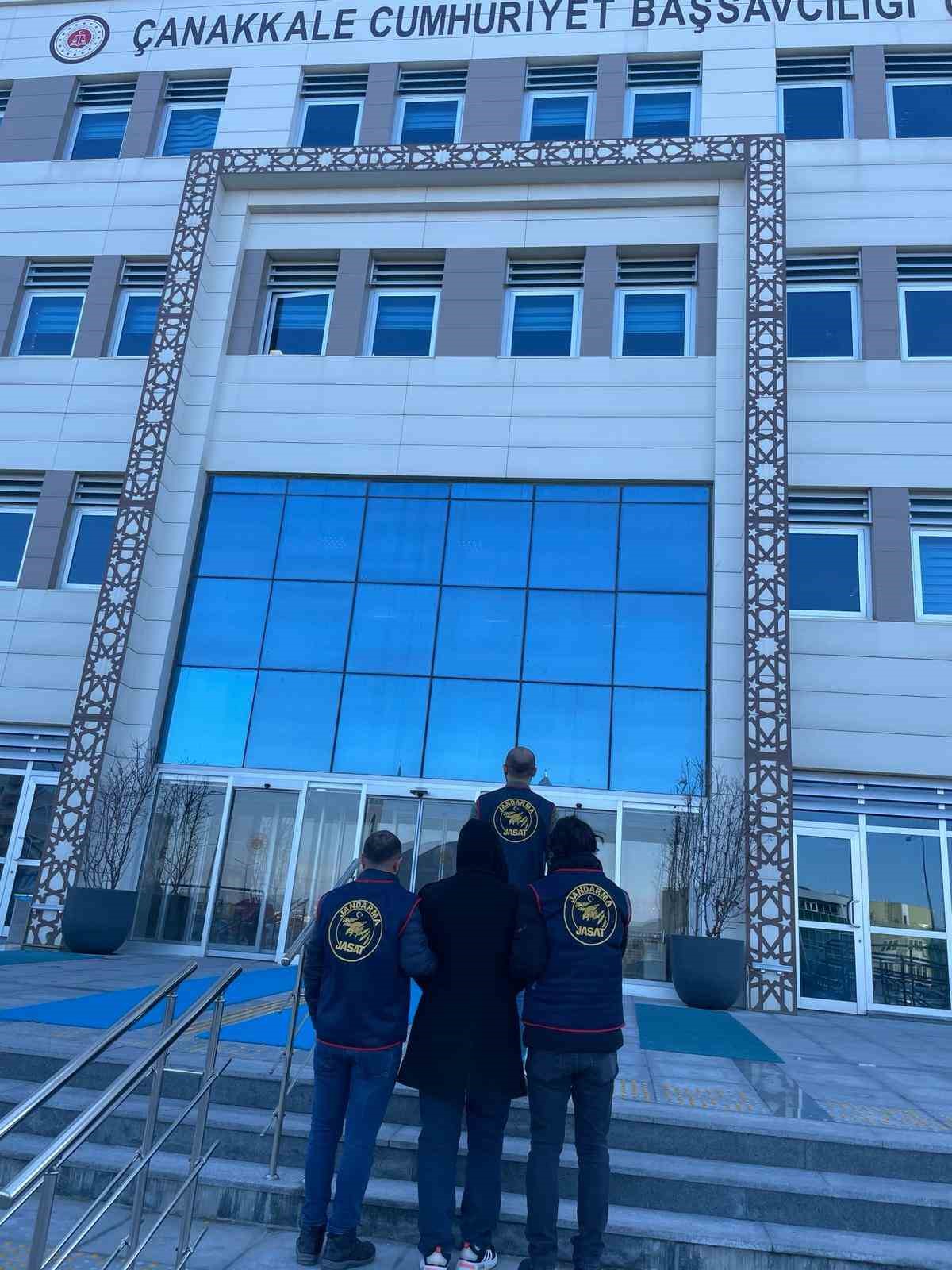 &Ccedil;anakkale&rsquo;de 10 hırsızlık olayının ş&uuml;phelisi jandarma tarafından yakalandı
