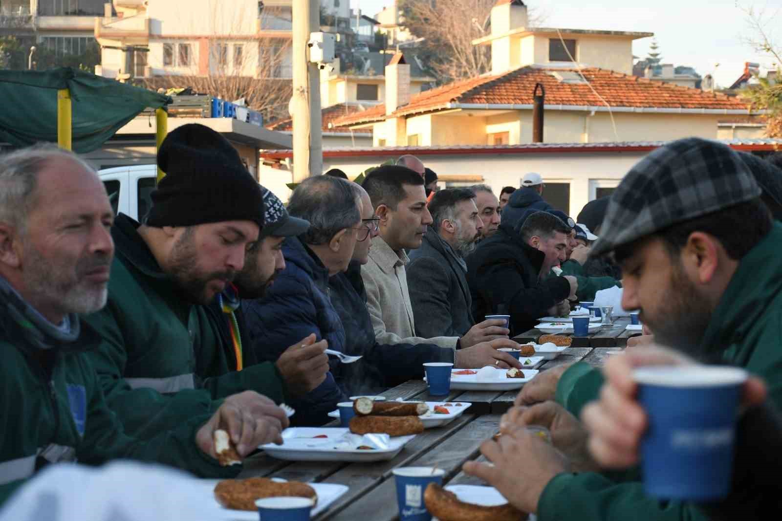 Başkan Günel, işçilerle kahvaltı yaptı
