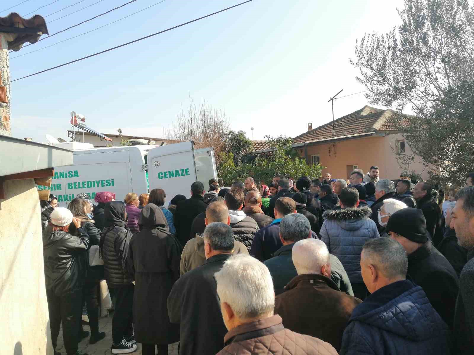 Katliam yapan doçent, Salihli’de toprağa verildi