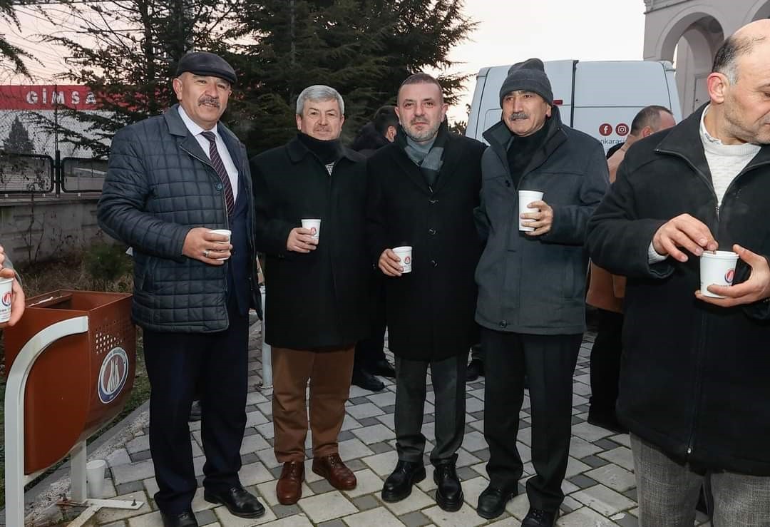 Başkan Ercan sabah namazında vatandaşlarla buluştu
