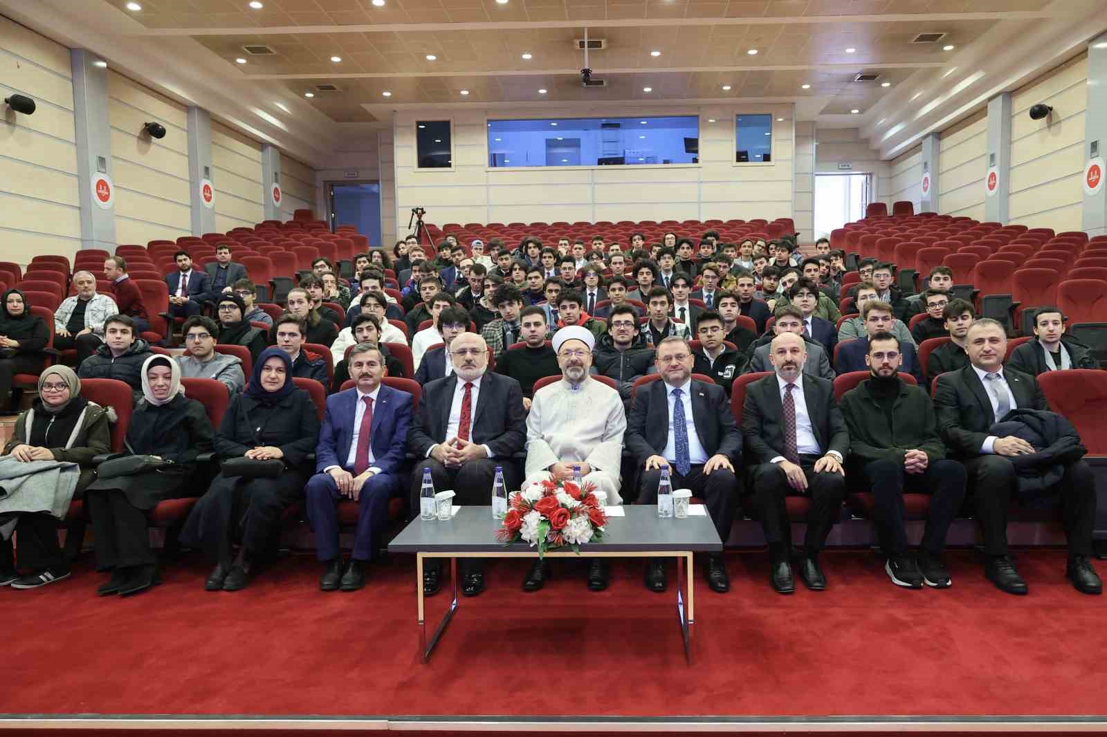 Diyanet İşleri Başkanı Erbaş, imam hatip öğrencileriyle bir araya geldi
