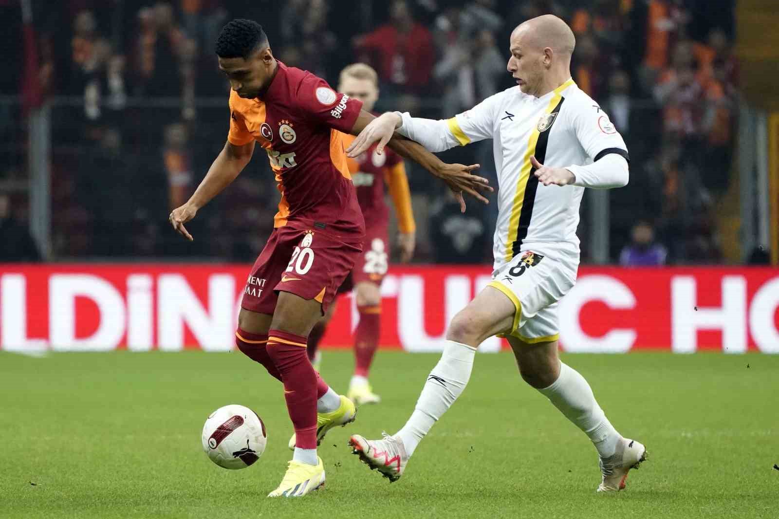 Trendyol Süper Lig: Galatasaray: 0 - İstanbulspor: 0 (Maç devam ediyor)
