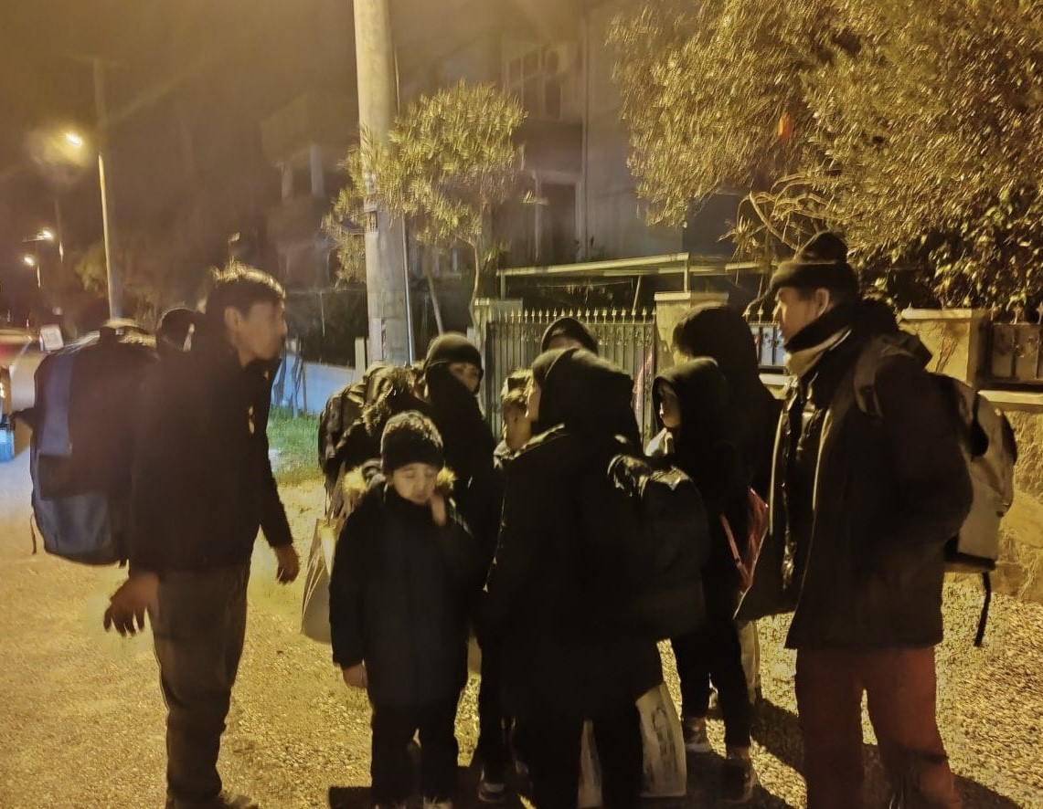 Ayvacık a&ccedil;ıklarında 32 ka&ccedil;ak g&ouml;&ccedil;men yakalandı
