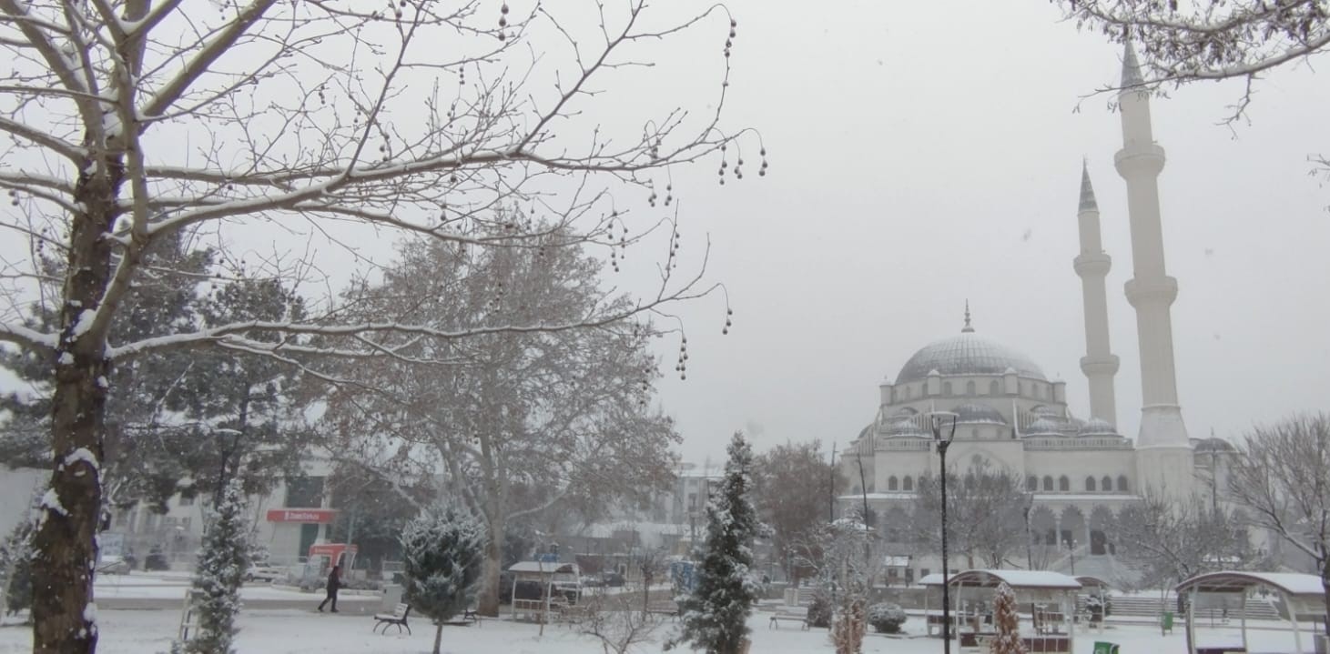 Kahramanmaraş’ta yağan kar, kartpostallık görüntüler oluşturdu