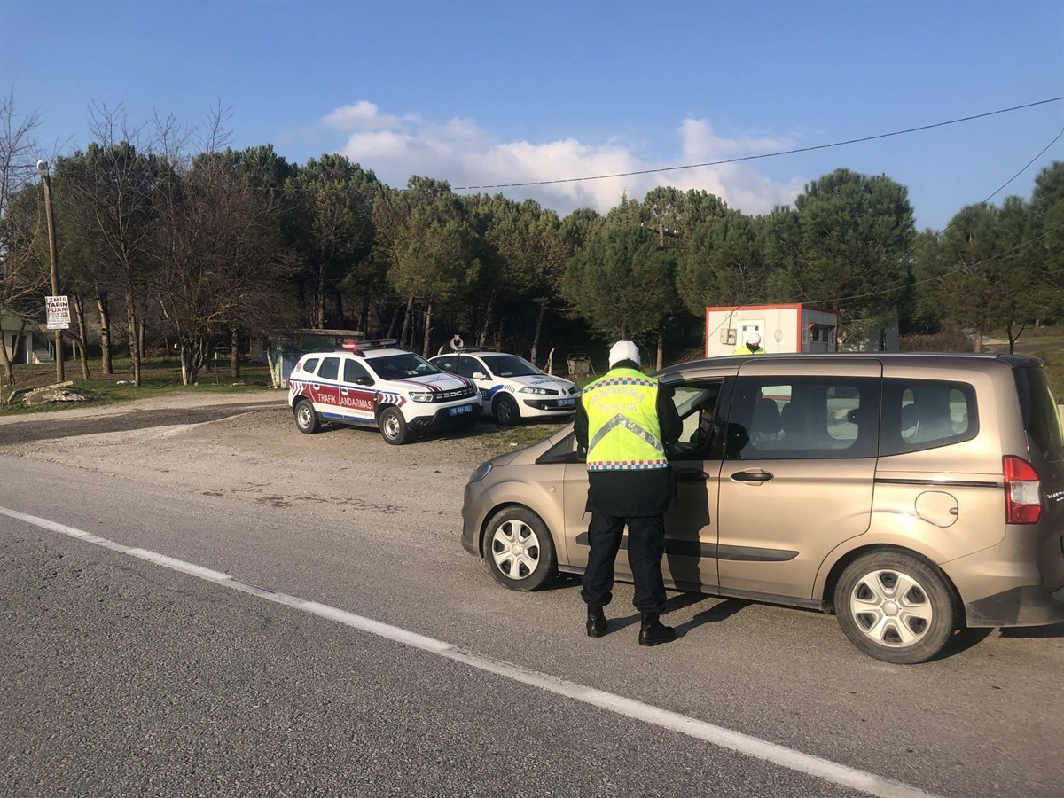 Balıkesir&rsquo;de jandarma 12 şahsı g&ouml;zaltına aldı

