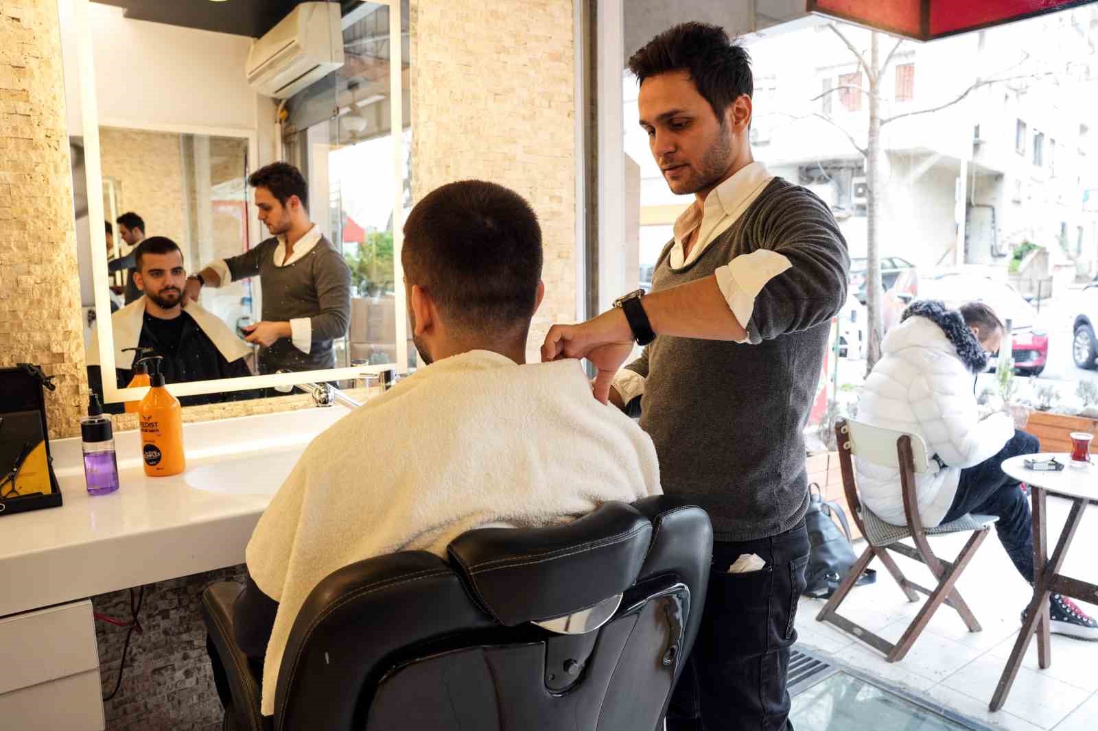 İstanbul&rsquo;da berber fiyatlarında şaşırtan artış: Bazı semtlerde 500 lirayı g&ouml;rd&uuml;
