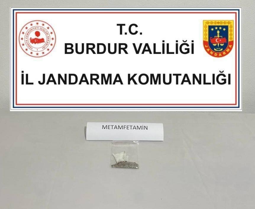 Burdur’da uyuşturucu ve kaçakçılık operasyonunda 2 şahıs tutuklandı