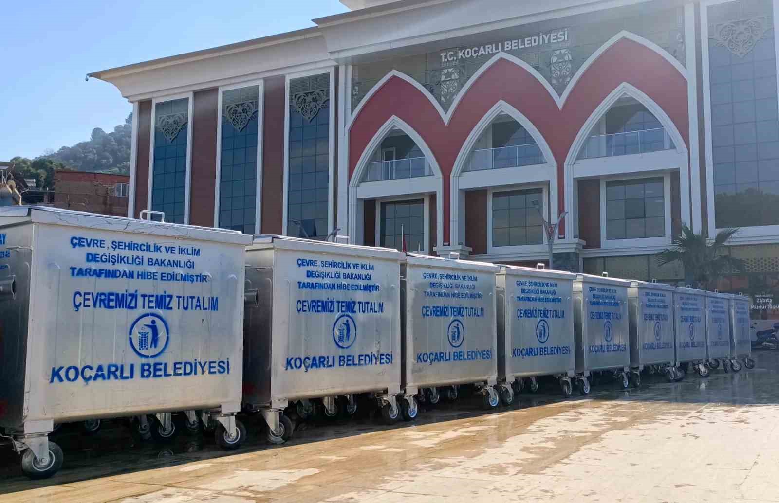 Bakanlıktan, Koçarlı Belediyesi’ne 140 çöp konteyneri hibe edildi
