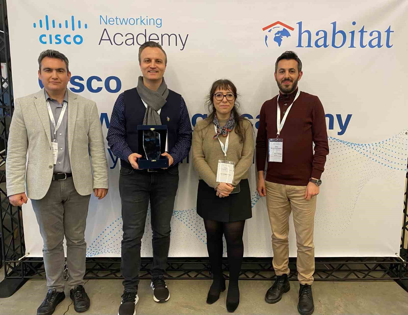 K&Uuml;N&rsquo;e &ldquo;Lider &Uuml;niversite&rdquo; &ouml;d&uuml;l&uuml;
