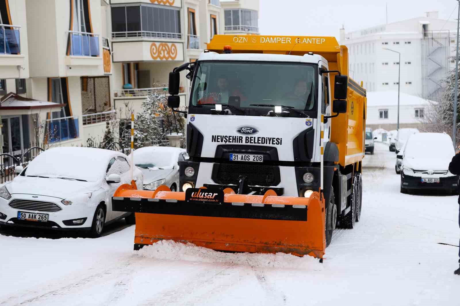 Nevşehir’de kar ile mücadele başladı