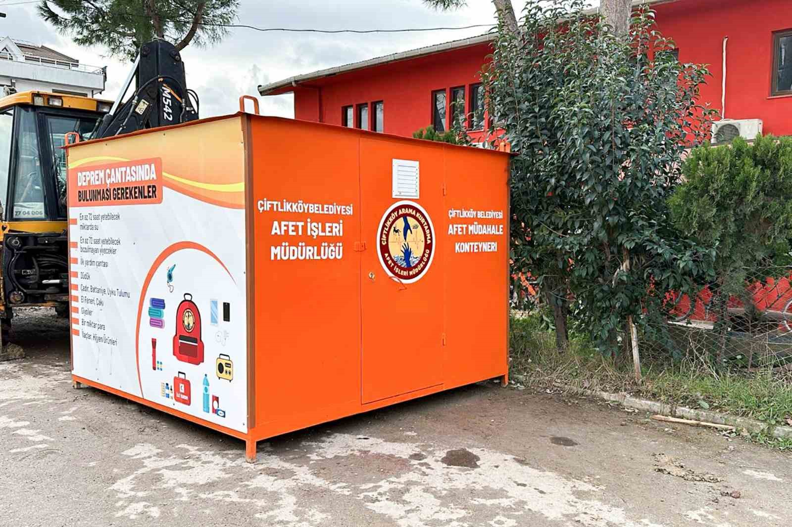 &Ccedil;iftlikk&ouml;y&rsquo;ye afet m&uuml;dahale konteynırları
