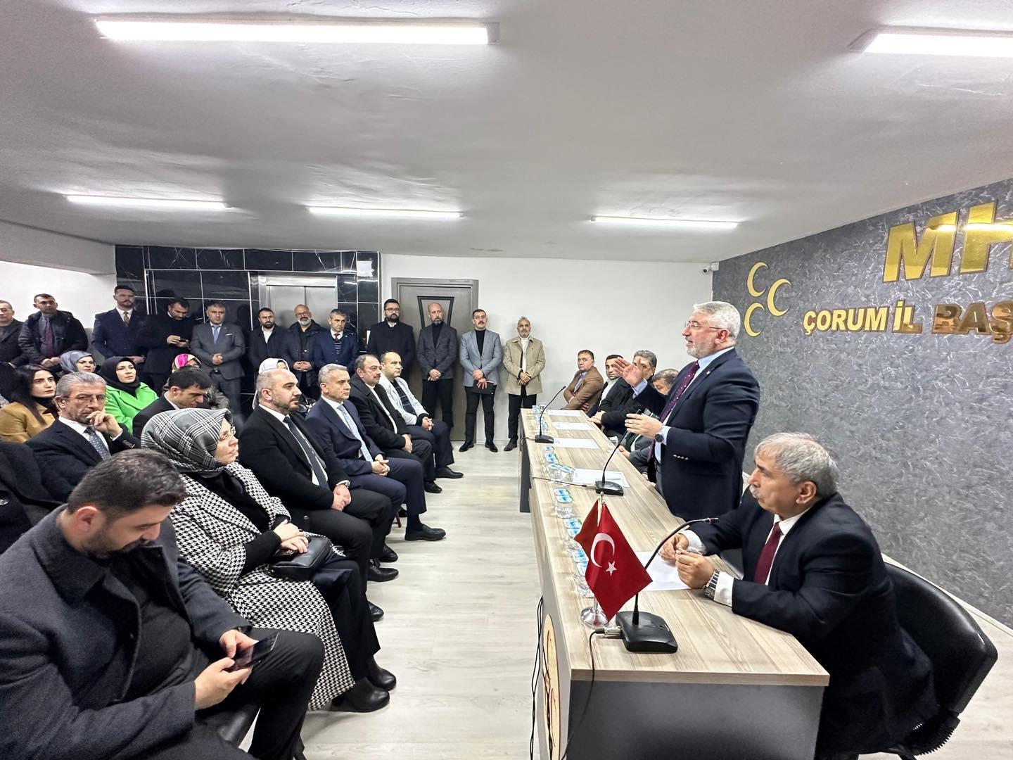 Partililer tarafından meşalelerle karşılanan Başkan Aşgın: “Gecemiz gündüzümüz Çorum olacak”
