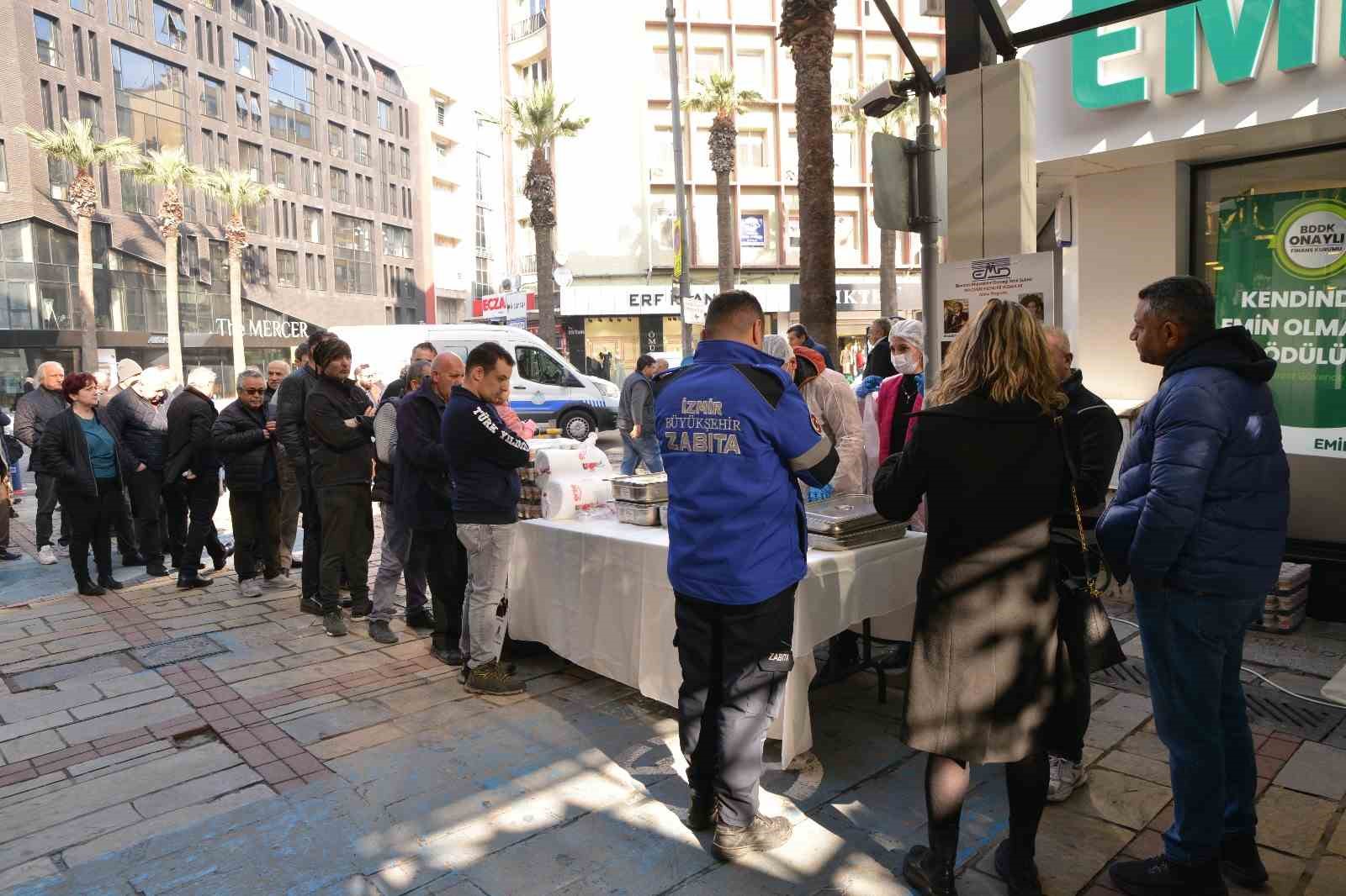 İzmir’de "Bir Ömür Ekonomi Yazanlar" anıldı
