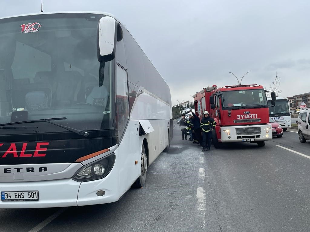 Tamire giden yolcu otob&uuml;s&uuml;nde yangın &ccedil;ıktı
