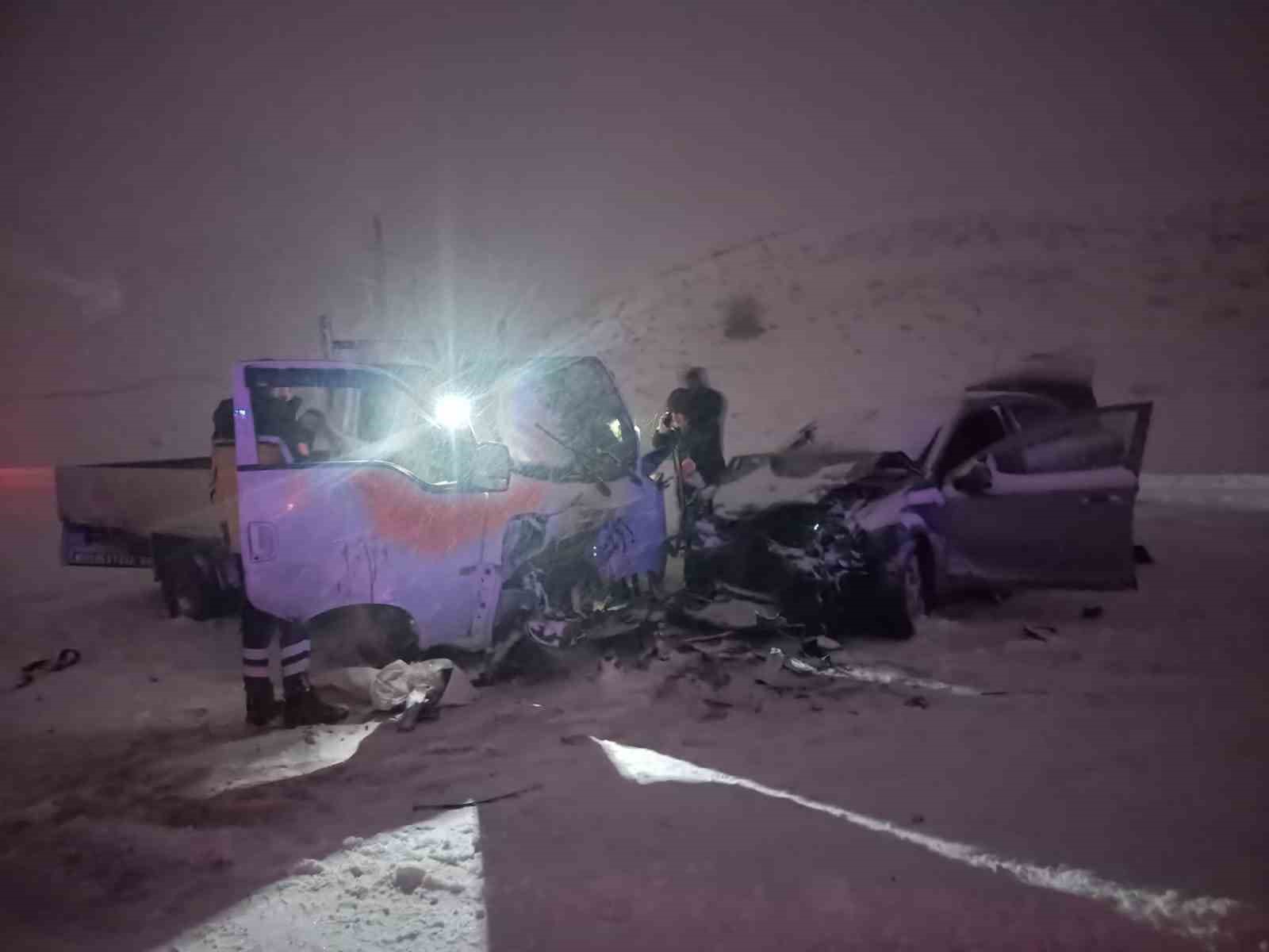 Bingöl’de kamyonet ile otomobil çarpıştı: 1 ölü, 6 yaralı