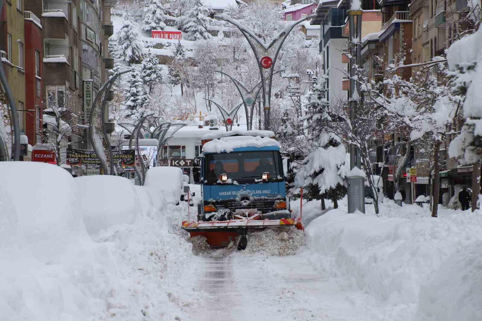 Hakkari kara gömüldü
