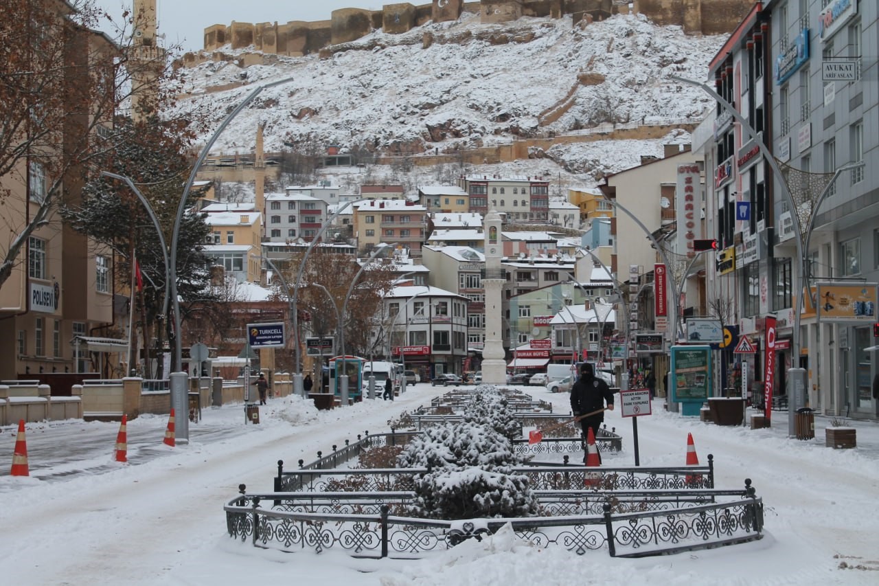 Bayburt’ta kar kalınlığı 30 santimetreyi buldu