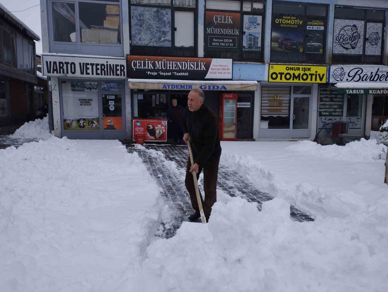 Varto’da kar yağışı hayatı olumsuz etkiledi
