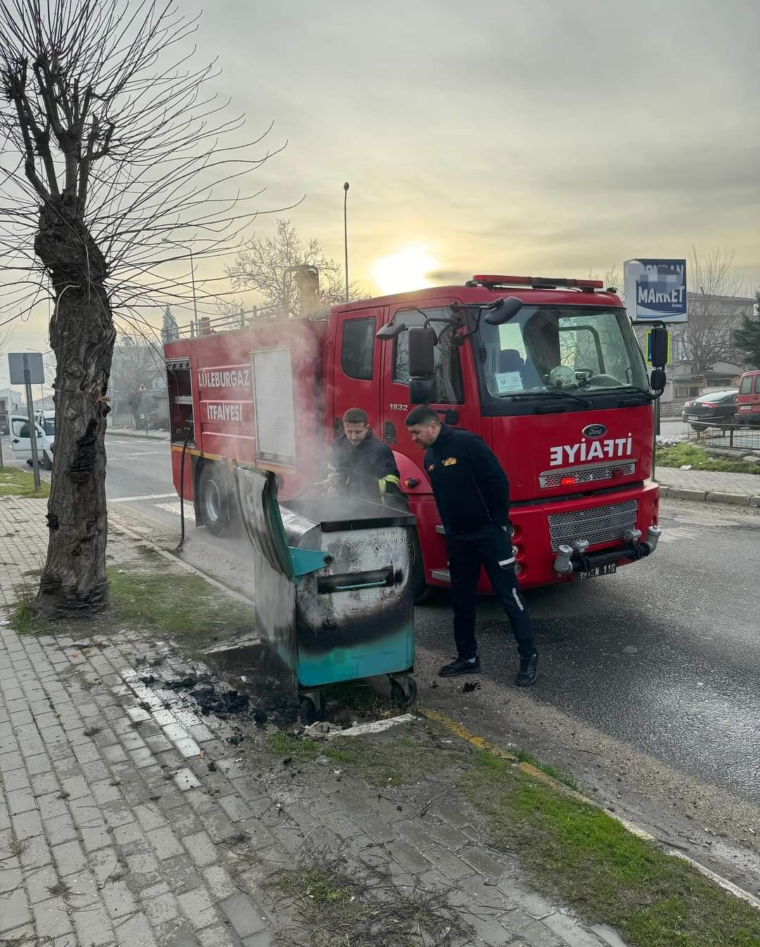 Lüleburgaz’da çöp konteynerinde yangın çıktı