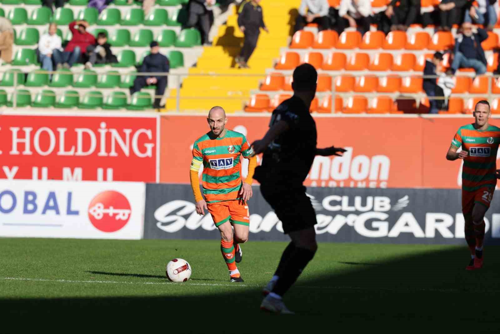 Trendyol S&uuml;per Lig: Alanyaspor: 0 - Pendikspor: 0 (İlk yarı)
