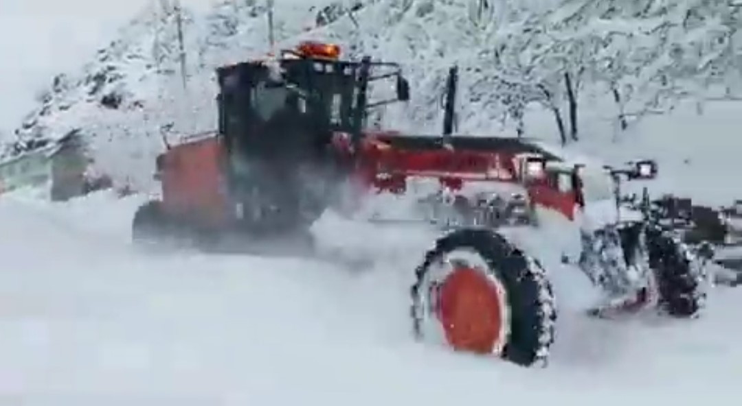 Siirt’te kara nedeniyle kapanan yollar ulaşıma açıldı