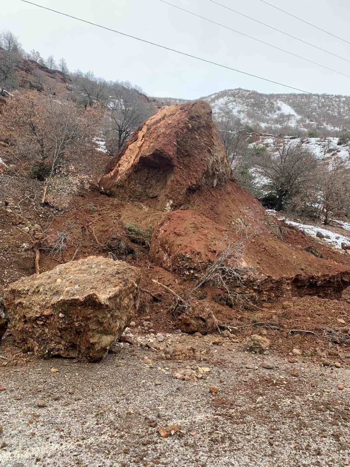 Tunceli’de heyelan
