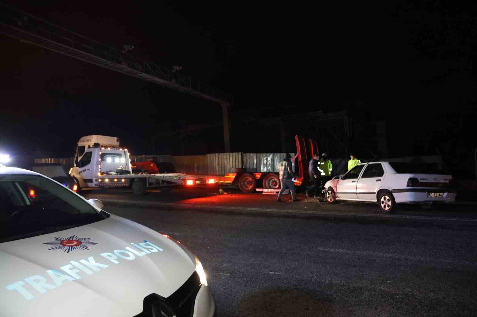Kazaya neden olan s&uuml;r&uuml;c&uuml; aracını inşaat alanına bırakıp ka&ccedil;tı
